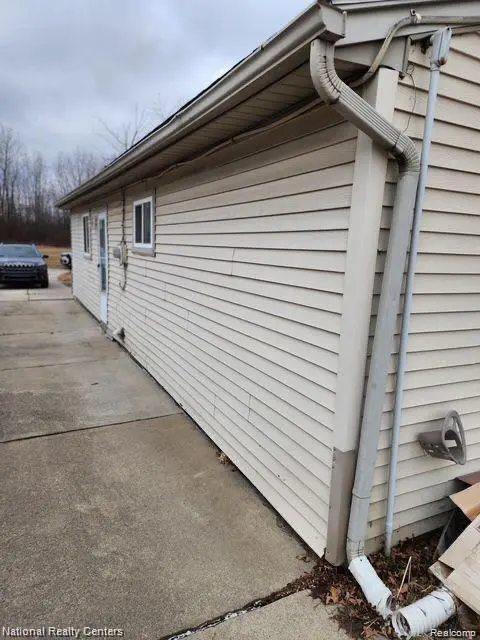 9509 Sylvia ST, Taylor, MI 48180