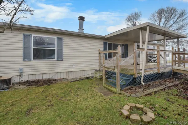 9072 Greentree DR, Berlin Charter Township, MI 48166