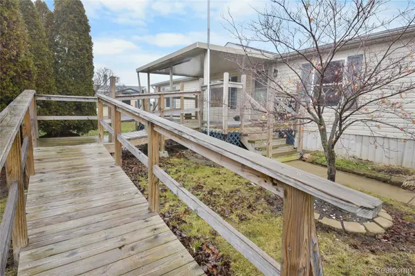 9072 Greentree DR, Berlin Charter Township, MI 48166