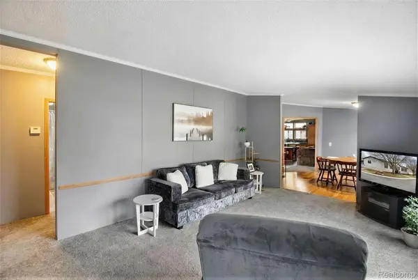 2351 Hiddenview DR, Berlin Charter Township, MI 48166