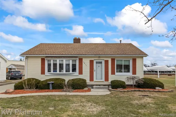 7811 Alexandria DR, Ira Township, MI 48023