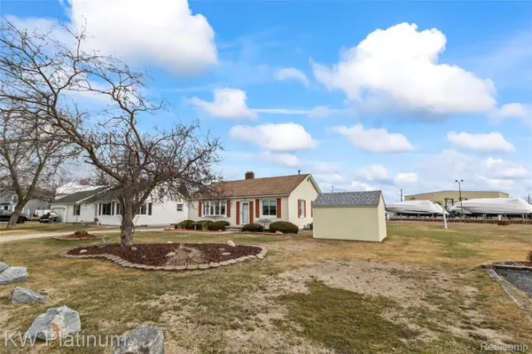 7811 Alexandria DR, Ira Township, MI 48023