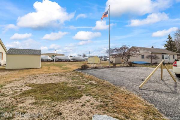 7825 Alexandria DR, Ira Township, MI 48023