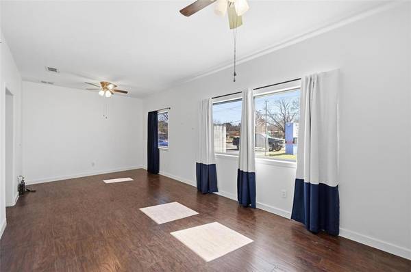 1927 W Arkansas Lane, Pantego, TX 76013