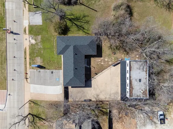 1927 Arkansas Lane, Pantego, TX 76013