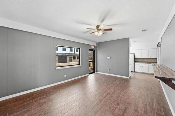 1927 Arkansas Lane, Pantego, TX 76013