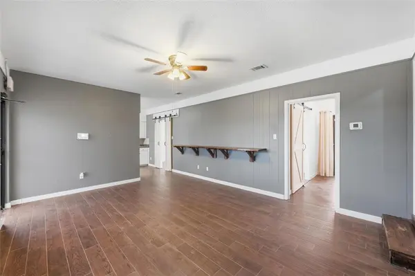 1927 Arkansas Lane, Pantego, TX 76013