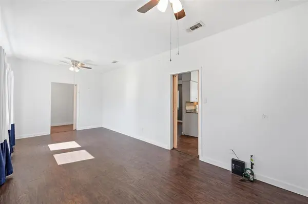 1927 Arkansas Lane, Pantego, TX 76013