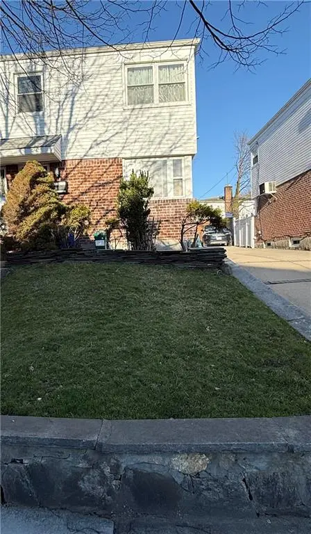 6715 215th ST, Oakland Gardens, NY 11364