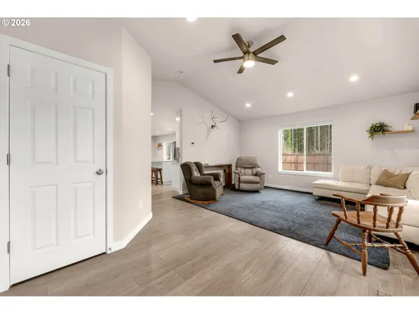 211 W OAK ST, Yacolt, WA 98675