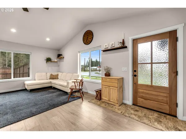 211 W OAK ST, Yacolt, WA 98675