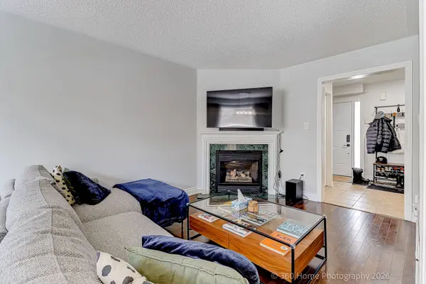 1896 Woodgate CT, Oshawa, ON L1G 7Z2