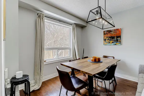 1896 Woodgate CT, Oshawa, ON L1G 7Z2