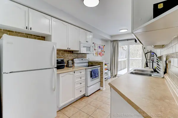 1896 Woodgate CT, Oshawa, ON L1G 7Z2