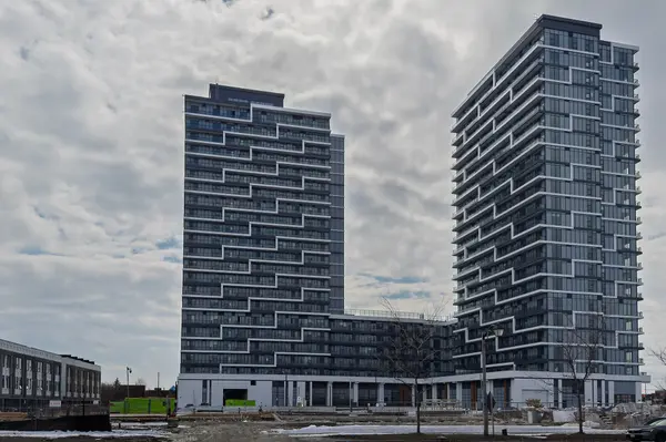 9763 Markham RD #A806, Markham, ON L6E 0W4