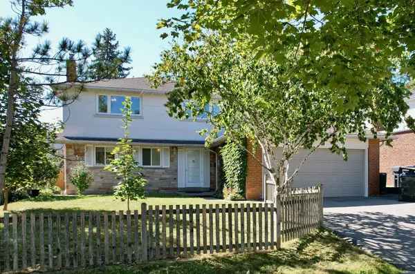 2312 Homelands DR, Mississauga, ON L5K 1G6