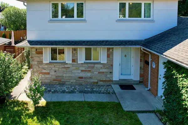 2312 Homelands DR, Mississauga, ON L5K 1G6