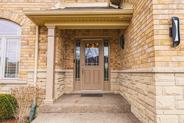 120 Valiant CIR, Hamilton, ON L0R 1C0