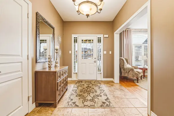 120 Valiant CIR, Hamilton, ON L0R 1C0