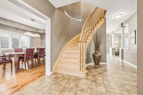 120 Valiant CIR, Hamilton, ON L0R 1C0