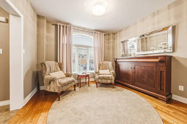 120 Valiant CIR, Hamilton, ON L0R 1C0