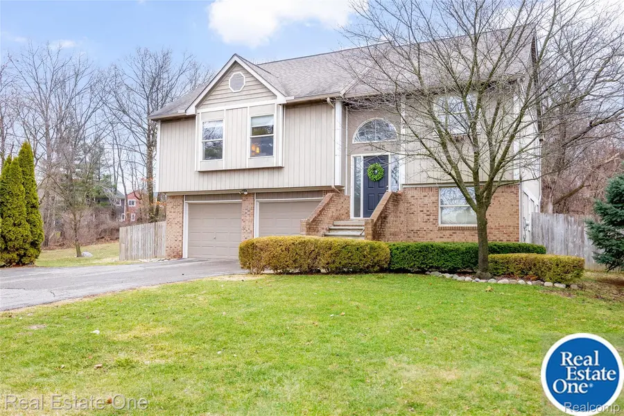 1345 S Milford RD, Milford Village, MI 48381