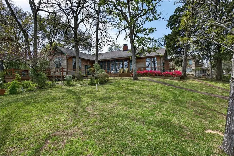 125 Lark Drive, Enchanted Oaks, TX 75156