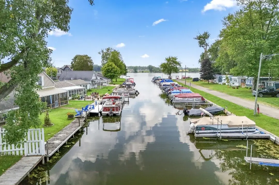 268 Paradise Island DR, Coldwater, MI 49036