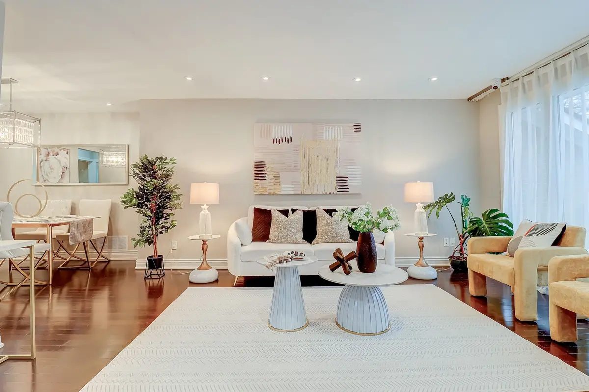 12 Combermere DR, Toronto C13, ON M3A 2W3