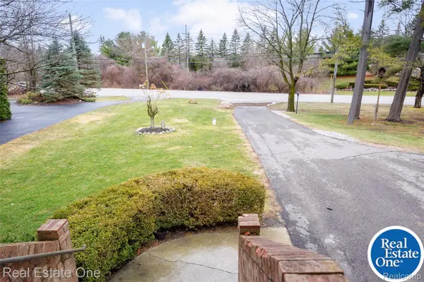 1345 S Milford RD, Milford Village, MI 48381