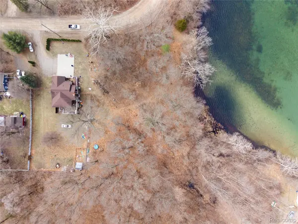 15177 McCaslin Lake RD, Argentine Township, MI 48451