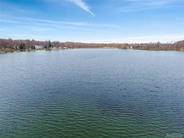 15177 McCaslin Lake RD, Argentine Township, MI 48451