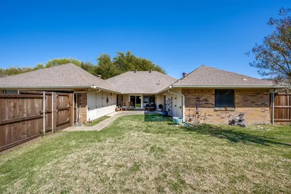 1538 Glenhill Lane, Lewisville, TX 75077