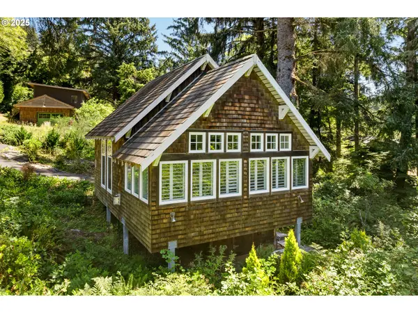 683 E 6TH ST, Cannon Beach, OR 97110