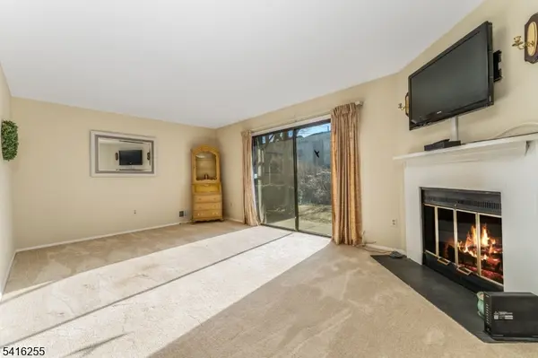 813 Spruce Hills Dr #813, Glen Gardner Boro, NJ 08826