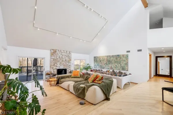 17 Brentwood Dr, North Caldwell Boro, NJ 07006