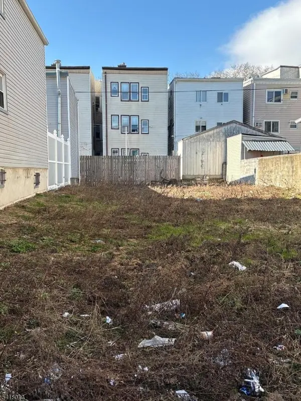 250 Elm St, Newark City, NJ 07105