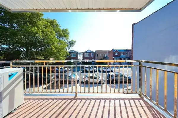 1725 68th ST #4R, Brooklyn, NY 11204