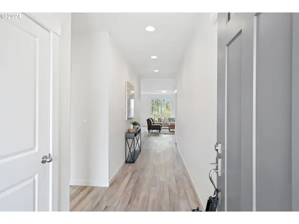 9324 GLORY CT, Salem, OR 97305