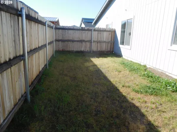 1044 NE EMERALD DR, Hermiston, OR 97838