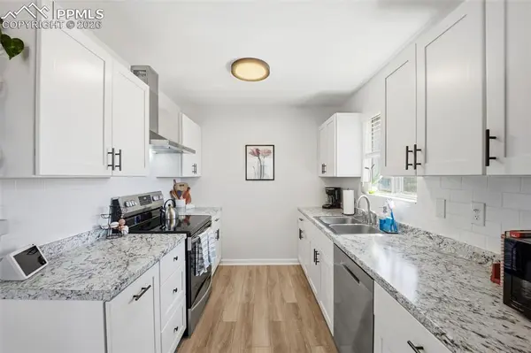 1920 Berkshire LN, Colorado Springs, CO 80909