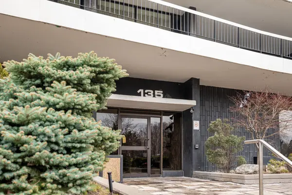 135 Antibes DR #2606, Toronto C07, ON M2R 2Z1