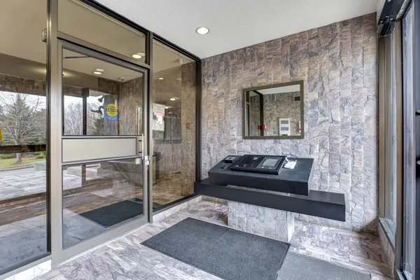 135 Antibes DR #2606, Toronto C07, ON M2R 2Z1