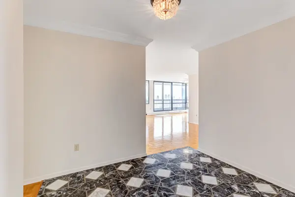 135 Antibes DR #2606, Toronto C07, ON M2R 2Z1