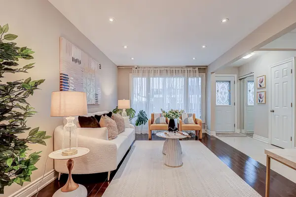 12 Combermere DR, Toronto C13, ON M3A 2W3