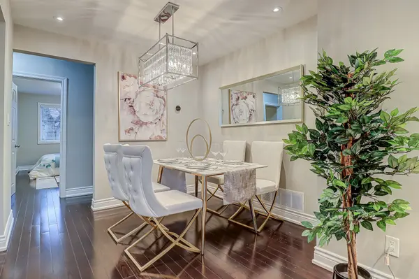 12 Combermere DR, Toronto C13, ON M3A 2W3