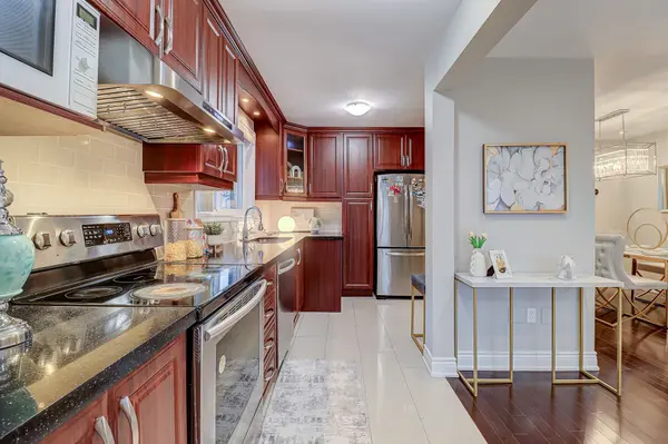 12 Combermere DR, Toronto C13, ON M3A 2W3