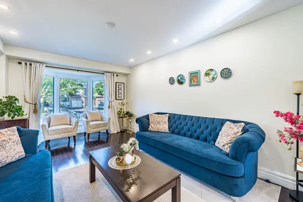 22 Mayflower ST #Upper, Whitby, ON L1N 8A9