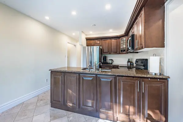 22 Mayflower ST #Upper, Whitby, ON L1N 8A9