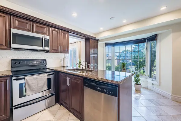 22 Mayflower ST #Upper, Whitby, ON L1N 8A9